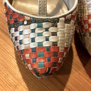 Super cute Rust and  Teal with a  cream heel